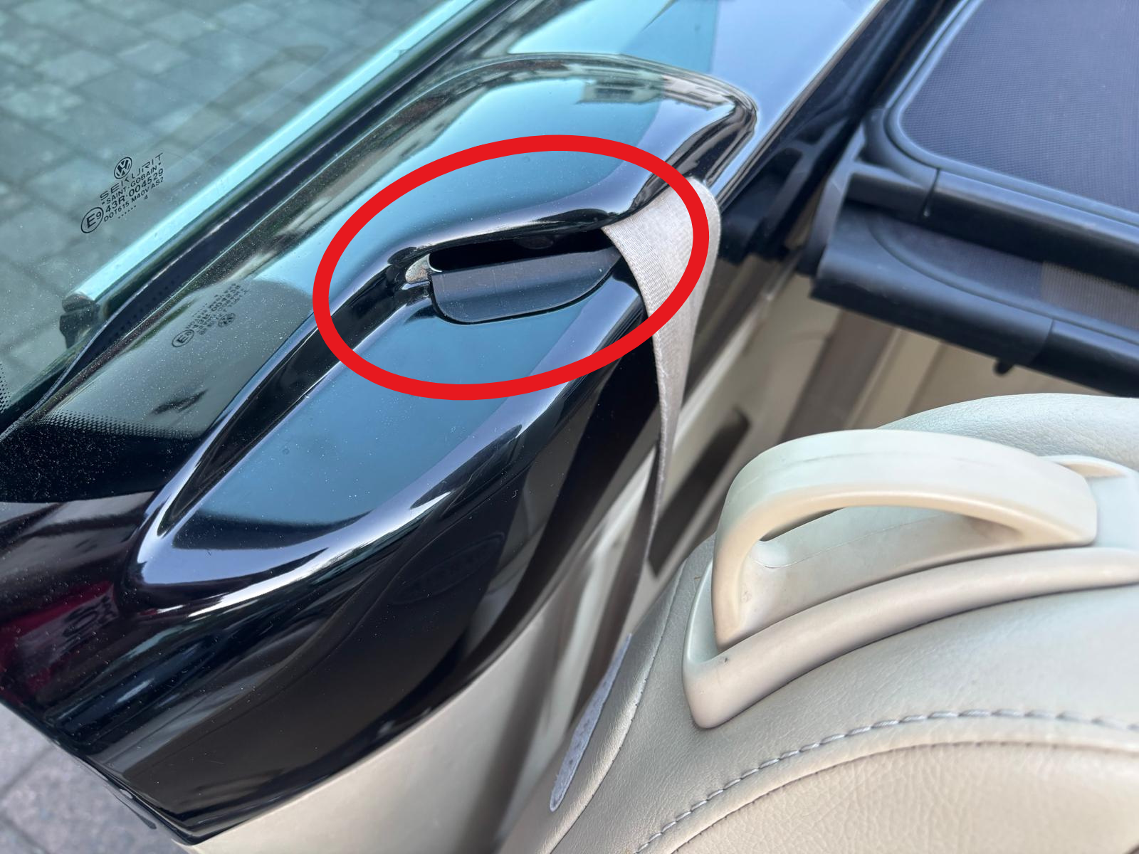 Einbauposition Gurtschachtabdeckung rechts VW New Beetle Cabrio
